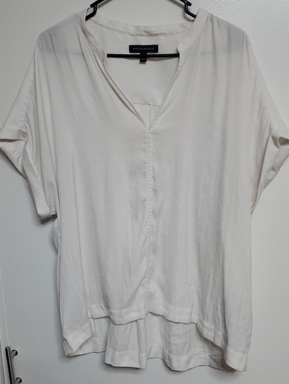 Banana Republic Off-White V-Neck Short Sleeve Tunic